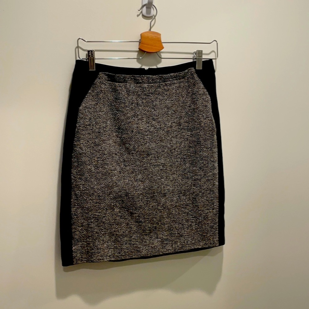 White House black market slimming stretchy skirt - Picture 1 of 7